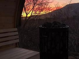 Galdur Cottage- heart of Golden Circle with hot tub & sauna โรงแรมในÚthlid