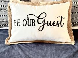 LakefrontEscapePeacefulWinterView, Hotel in Osage Beach