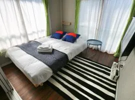QU302 EPrivate 2BR Home with Living Room and Kitchen, Separate Bath and Toilet, Sleeps 4