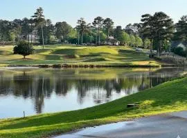 King Bed! Soaking tub! Fenced Yard w Screen Patio