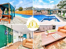 NASA 4BR Escape HeatedPool HotTub and Daybed, hotell sihtkohas Friendswood