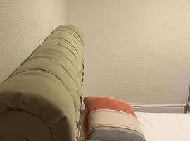 Contractor friendly , central, close to town football stadium and hospital, hotel Grimsbyben