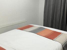 Contractor friendly , central, close to town football stadium and hospital, hotelli kohteessa Grimsby