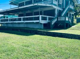 LAMBS LODGE, RESTURANT & CooL SPOT, Hotel in Ontario Village