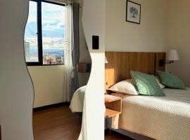 Urban Escape Sky View, pezsgőf&uuml;rdővel rendelkező sz&aacute;lloda Cochabamb&aacute;ban