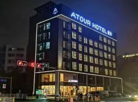 深圳观澜长湖地铁站亚朵酒店