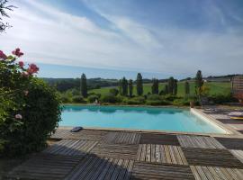 Maison de campagne avec piscine, proche de Périgueux – 2 chambres, BBQ, activités variées à proximité - FR-1-616-54, hotel i Mensignac