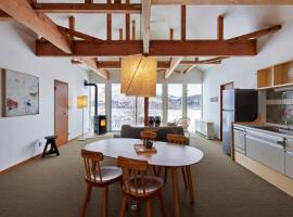 SANU 2nd Home SILVERLAKE Shirakabako, hotel in Tateshina