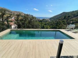 Casa con piscina privada en Colera - ES-170-96, hotel a Colera