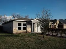 Queens Hidden Gem with Game Room 5 beds sleeps 9