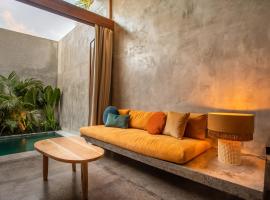 The Echo Studios HUGE 100m to beach 1, hotel sa Badung