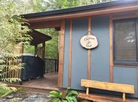 Hot Tub - Pet Friendly - Cozy Escape with Fire Pit