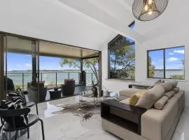 Bribie Island Waterfront Luxury Apartment