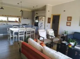 Comoda casa con increíble vista a los volcanes que te invita al descanso y desconexión