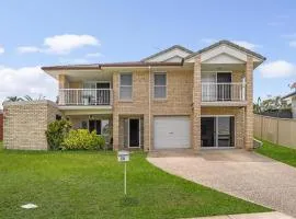Banksia Beauty - Family Home with pool