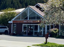 AWA Hotel 4-Star 23-36 SQM Large Rooms and 3 SQM Small Single Rooms-Capsules، فندق في روتوروا