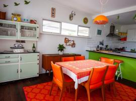 Eco Retro Aldinga Beach House, Hotel in Aldinga Beach