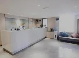 Green Tree Inn Express Shanghai Bund Yuyuan Xiaonanmen Metro Station