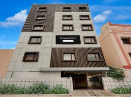 Super Townhouse V Hotel โรงแรมในGunadala