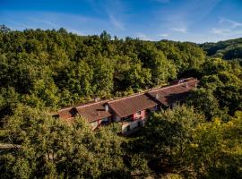 Apartamentos Casasturga, hotel a Collado