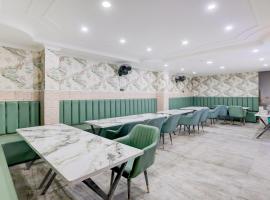 Super Townhouse Mohali Bus Terminal Formerly Hotel Hm Crystal, хотел в Mohali