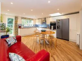 Cosy 3 Bedroom House near River Thames - Pass the Keys