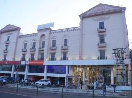 The Crown Town Bidar: Bīdar şehrinde bir otel