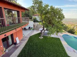 Brand New House with beautiful View, hotel a Pécs