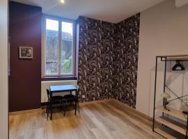 Le Studio – hotel w mieście Coligny