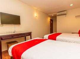 Capital O 91277 Nur Villa Hotel, hotel v destinaci Tranquerah