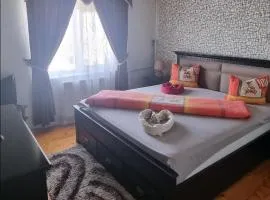 Apartament 3 camere central decomandat lux