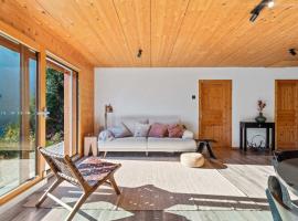 Panoramic Alpine Garden Retreat, hotel i Vissoie