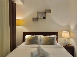 Solace - 1BR Brenthill Condo with Balcony Near Session and SM, khách sạn ở Baguio
