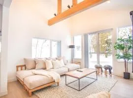 Grouse Lodge -5 mins to ski field by walk-