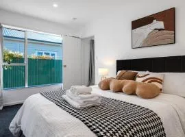 Unit Close to City with Parking!