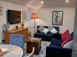 Luxury 1 bed apartment close to Airport and Exhibition centre ideal for short long term stays very cosy nicely furnished for comfort with all mod cons FreeParking on site Free WIFI