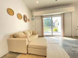 Opposite to Beautiful Beach, Hotel in Phra Ae beach