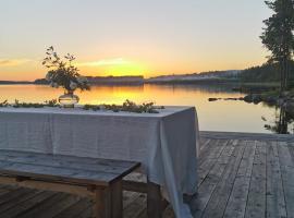 Upea miljöö Saimaalla, tilava talo ja saunamökki, hotel a Joensuu