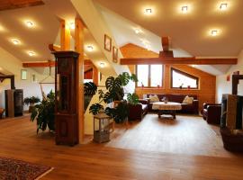 Ferienwohnungen Schlader, hotel v destinaci Zell am Moos