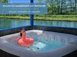 Cottage flottant Premium terrasse Jacuzzi privé en supplément près de Dijon