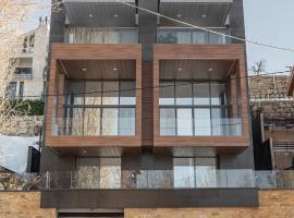 Lovely 4 BR Home in Faqra, hotell i Mzaar Kfardebian