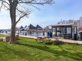 Welcome in - Houseboat Agua Dolce met tuin, Paviljoenwei 4, Sneek - Offingawier, hotel sa Offingawier