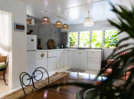 Fiji Honeymoon Cottage Private Beach Breakfast, hotel di Savusavu