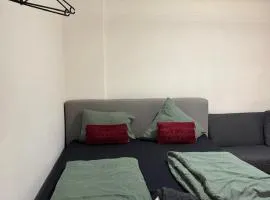 Mein Studio Küche Bad Balkon Wlan TV Kaffee