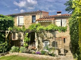 Maison de charme en pierre avec jardin - Vinça 66, hotel a Vinça