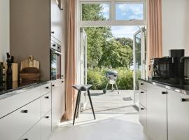 Modern Family Home By The Sea With Activities, hotel u gradu Nysted