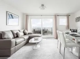 Beach Point - Stunning Harbour Views from Balcony