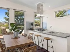 Central Torquay House 300m to beach