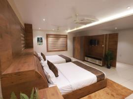 Raravies family restaurent Mattanur,Near Kannur airport، فندق في Chāvasseri