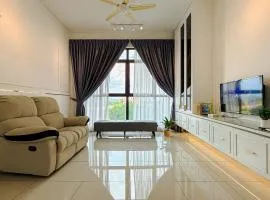 White Cozy Home for 6 Pax near IOI City Mall with Cuckoo Water & Free WiFi Netflix
